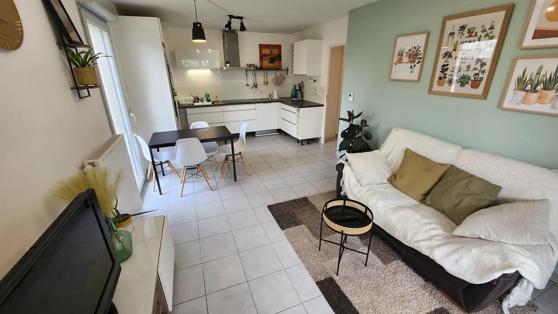 Appt 2 Chambres Au Calme - Jardin Prive - Metro D, Eurexpo, Groupama Stadium Saint-Priest  Saint-Priest (Rhone)